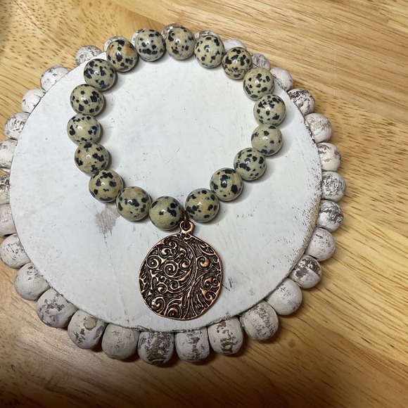 Dalmatian (10 mm) with Copper Scroll Charm - Picture 4 of 9